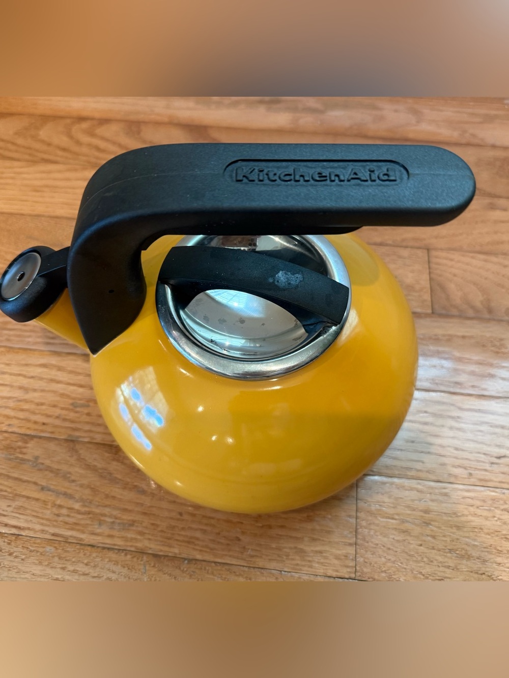 KitchenAid Whistling Tea Kettle
Mustard Yellow. Porcelain enameled. Retro. 1.5q